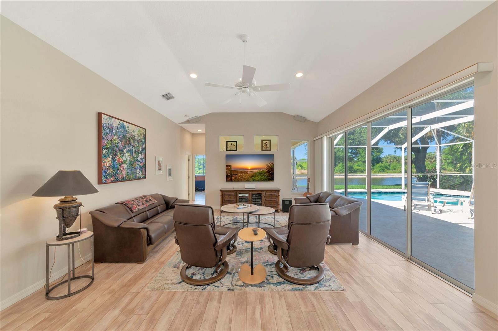 THE HAMPTONS - Residential