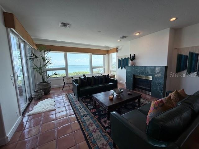 TANGERINE BAY CLUB - Residential Lease