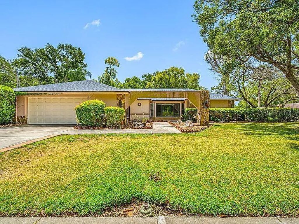 Photo of 10 Linden Lane, Palm Harbor, FL 34683 (MLS # O6420486)
