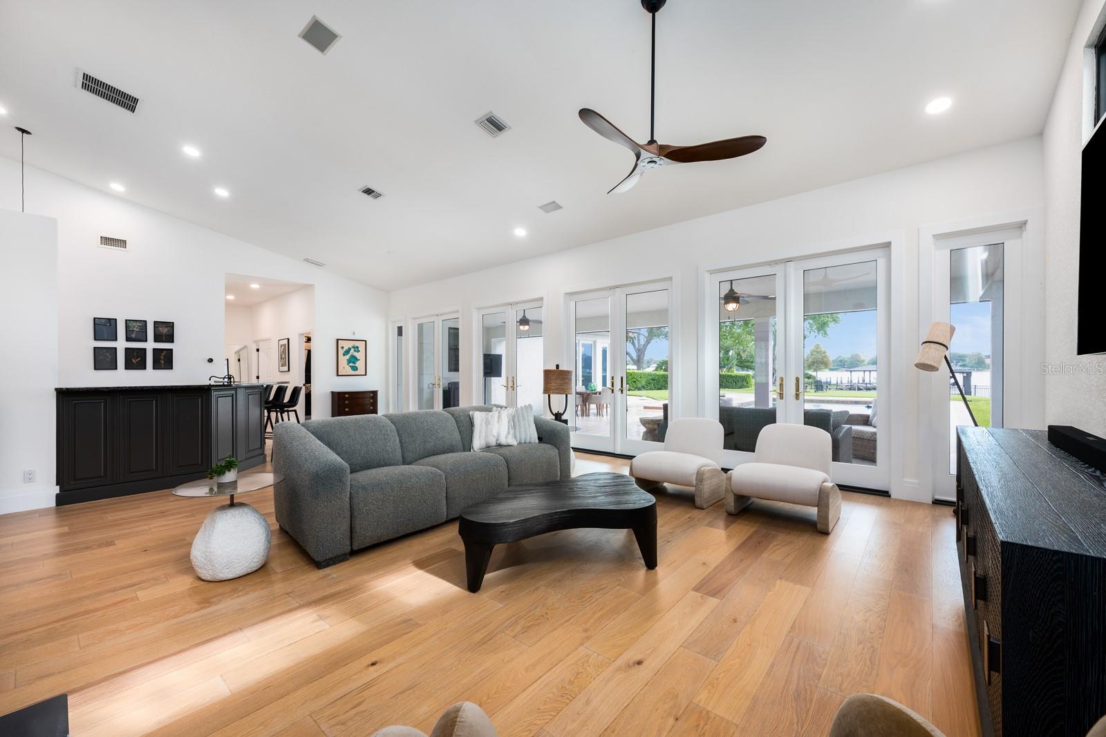 RIVER OAKS - Residential