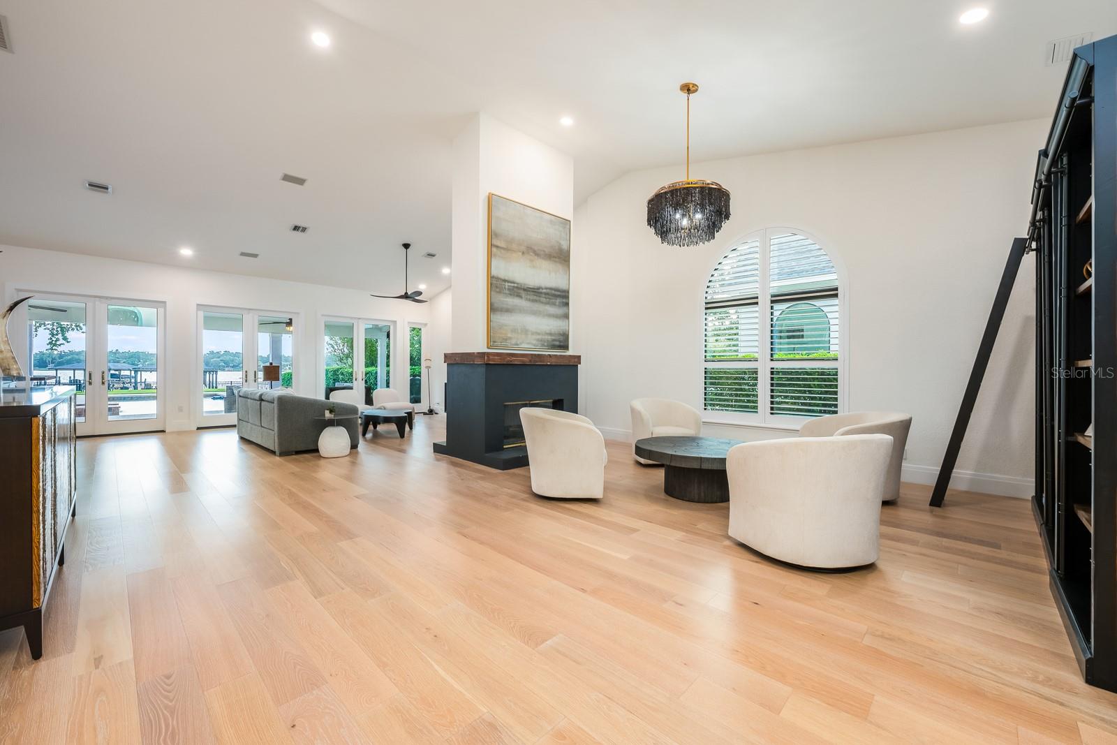 RIVER OAKS - Residential