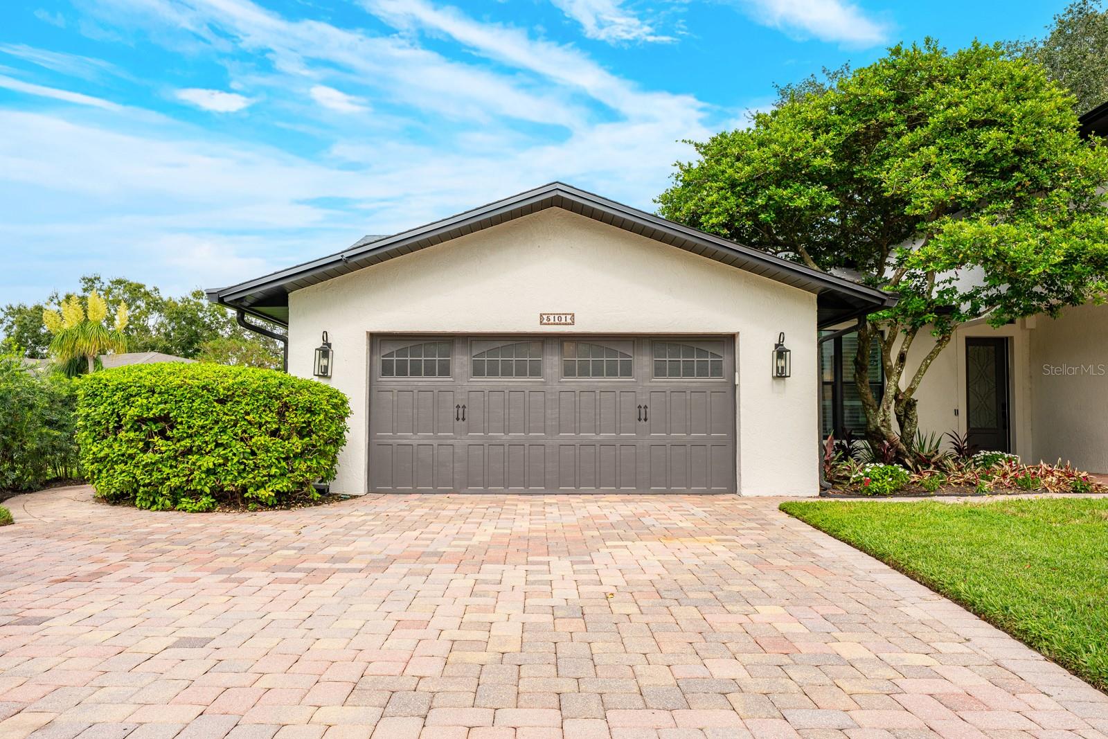 RIVER OAKS - Residential
