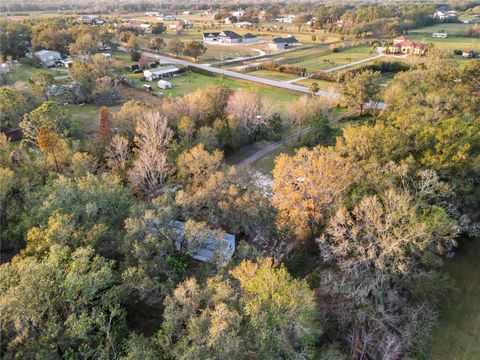 A home in LAKELAND