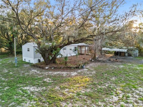 A home in LAKELAND