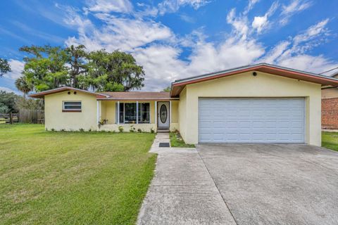 Photo of 1336 E Lake Shore Boulevard, Kissimmee, FL 34744 (MLS # A4691089)