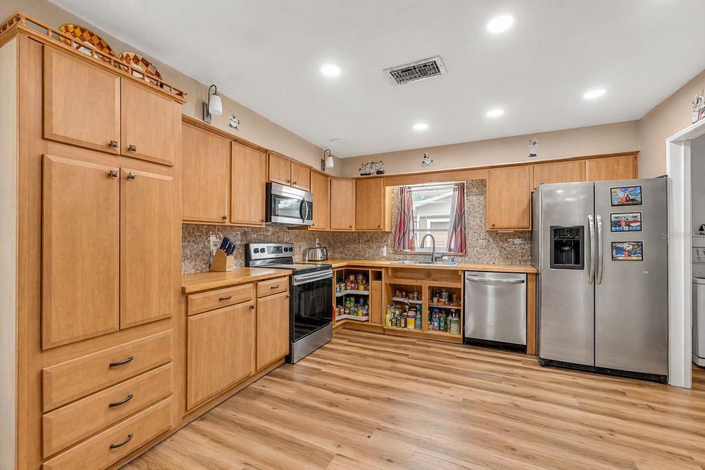 Photo of 1336 E Lake Shore Boulevard, Kissimmee, FL 34744 (MLS # A4691089)