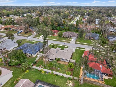 A home in SOUTH DAYTONA