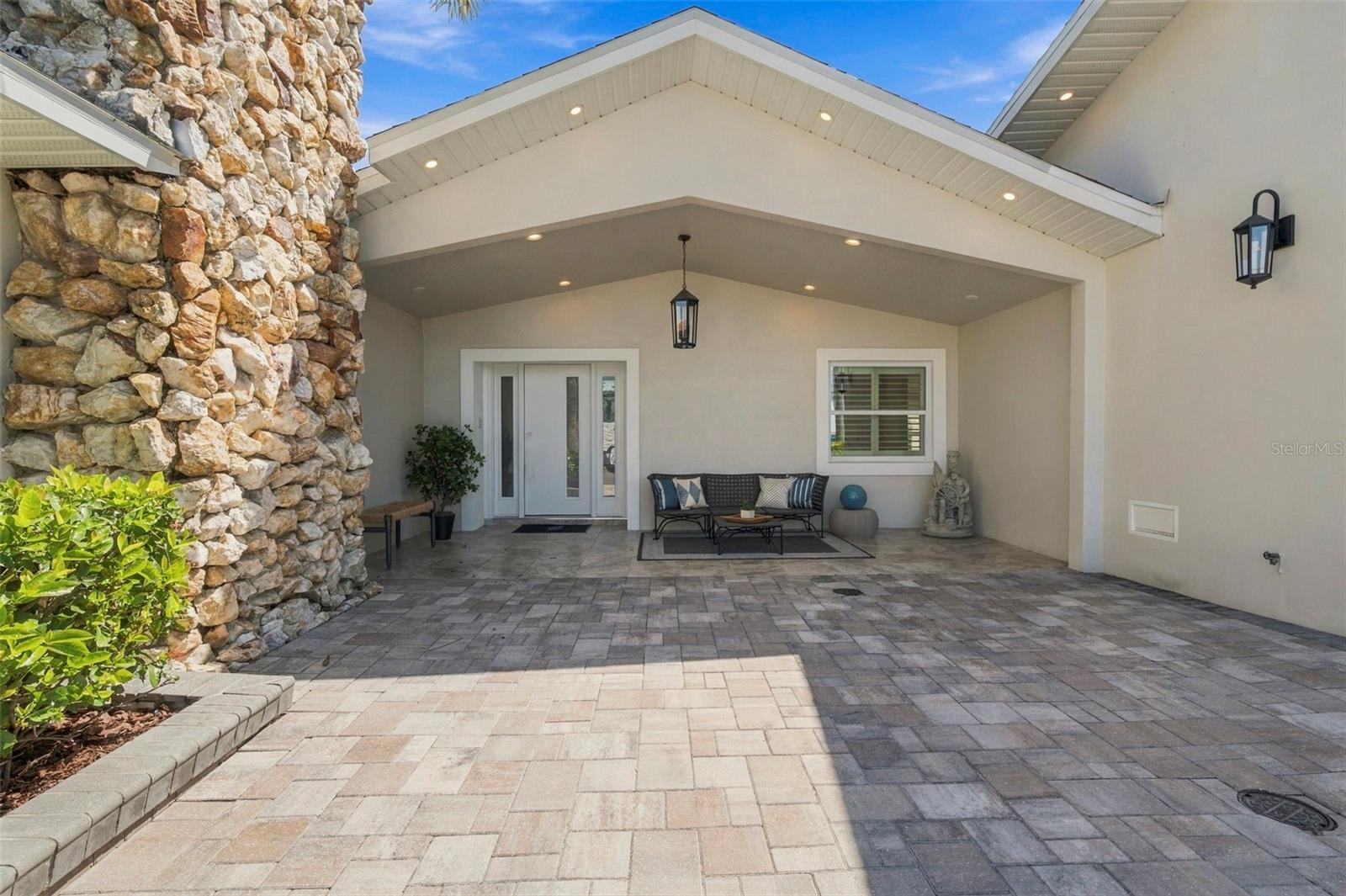 3905 FONTAINEBLEAU DRIVE