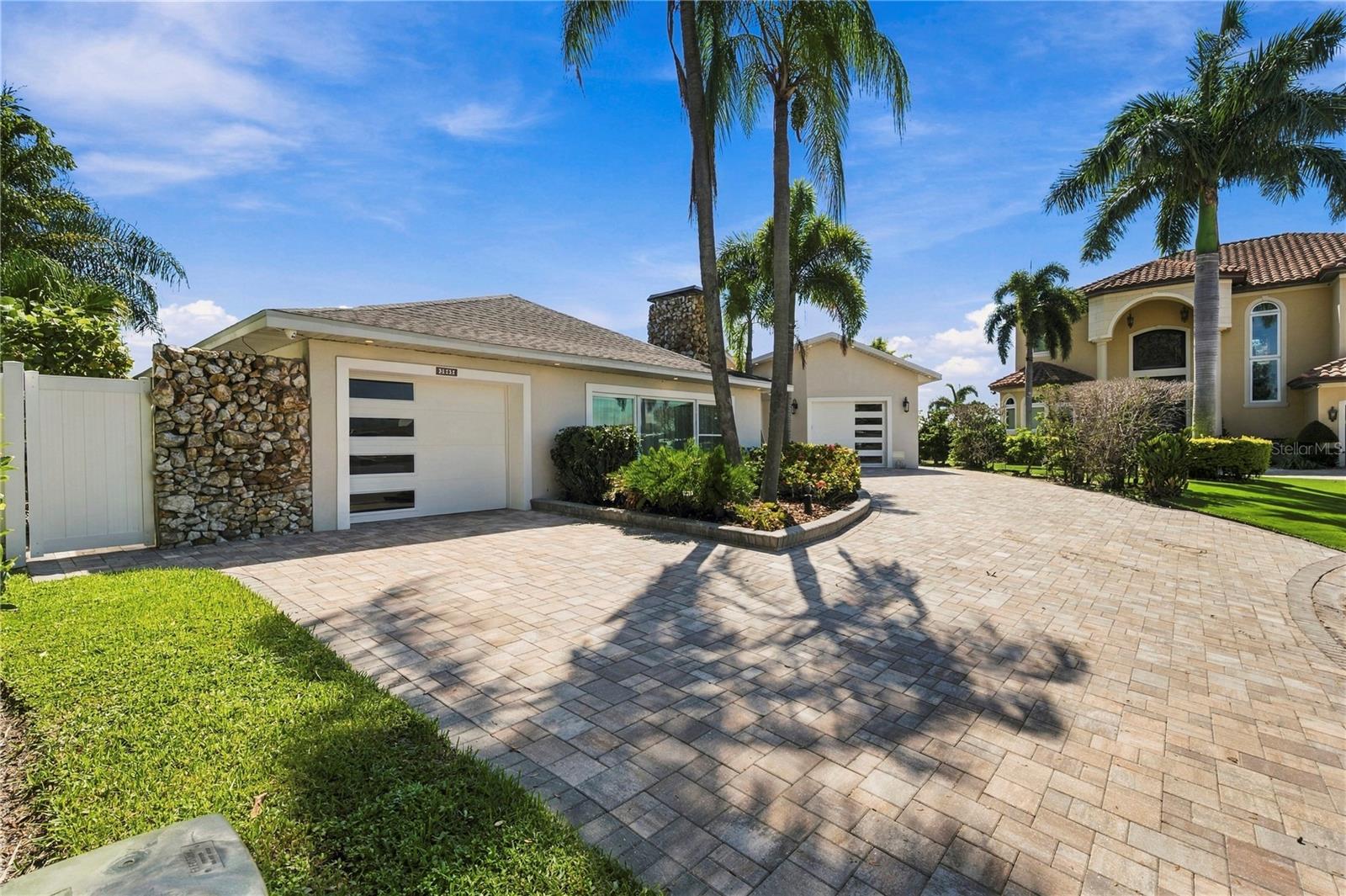 3905 FONTAINEBLEAU DRIVE