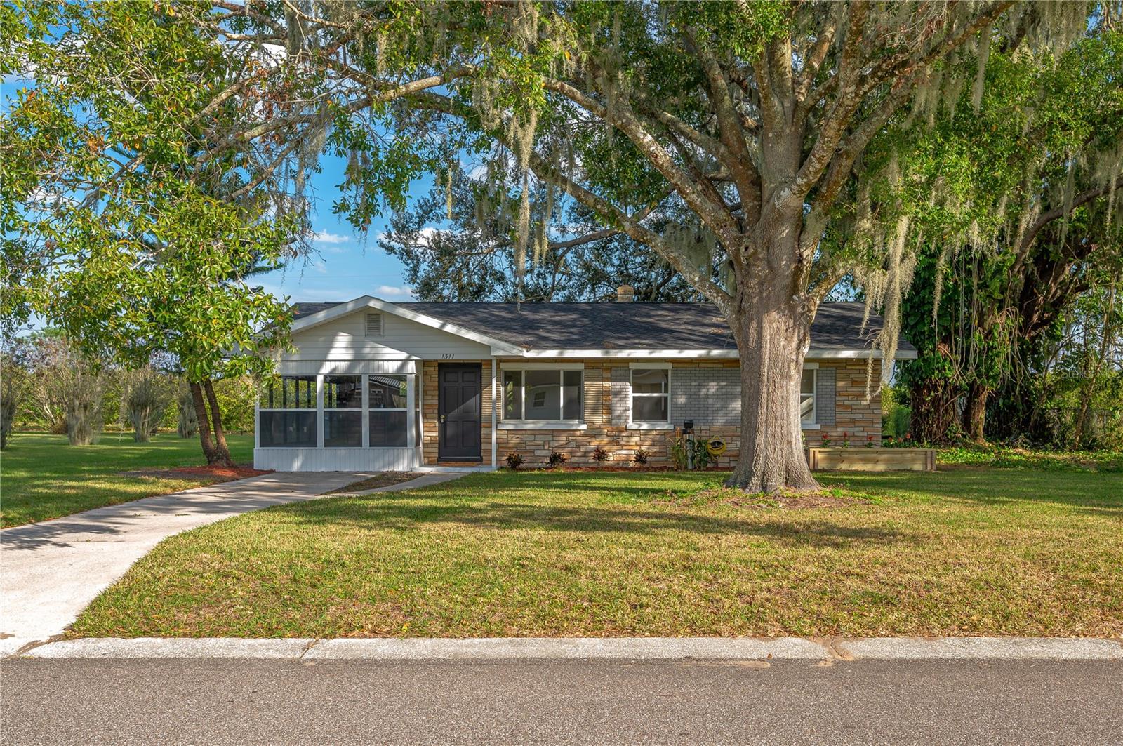 COUNTRY CLUB ESTATES - Residential