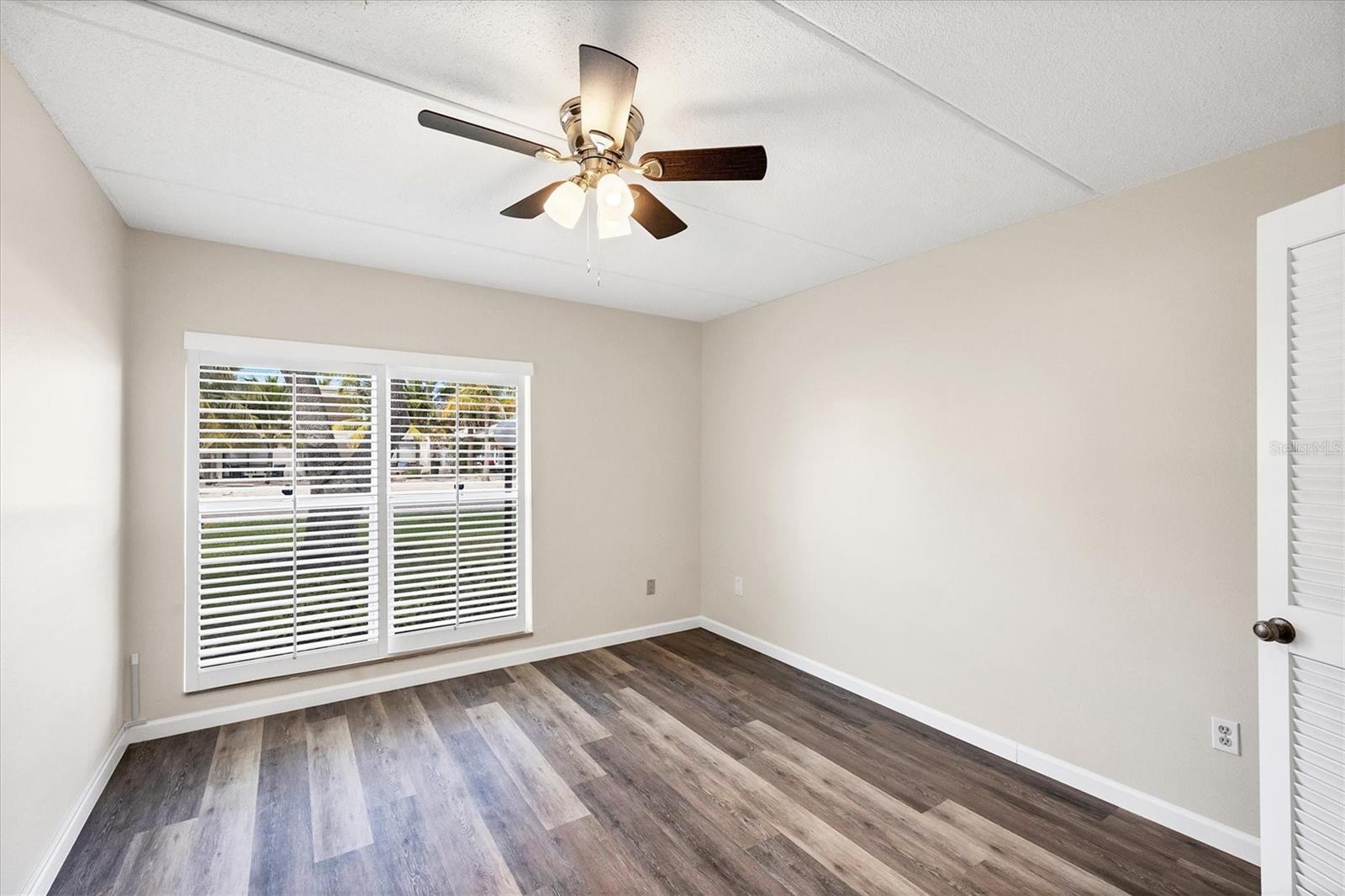 PRESIDENTIAL THE - Residential