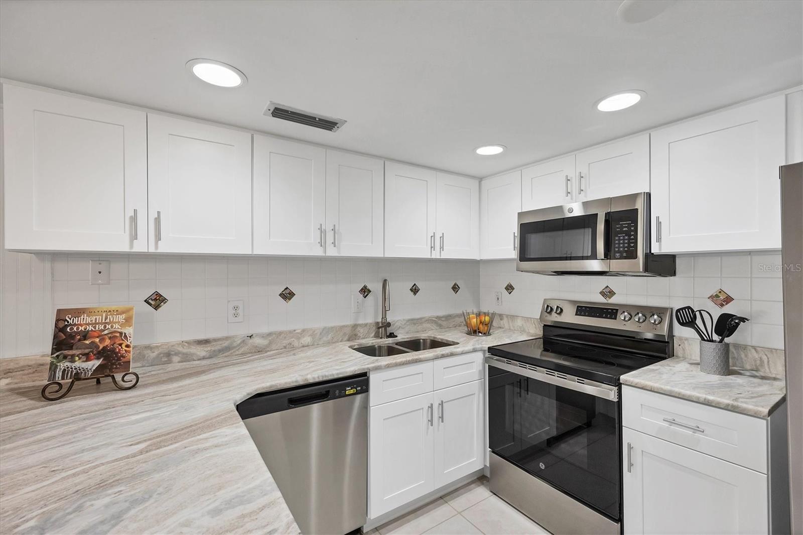 PRESIDENTIAL THE - Residential