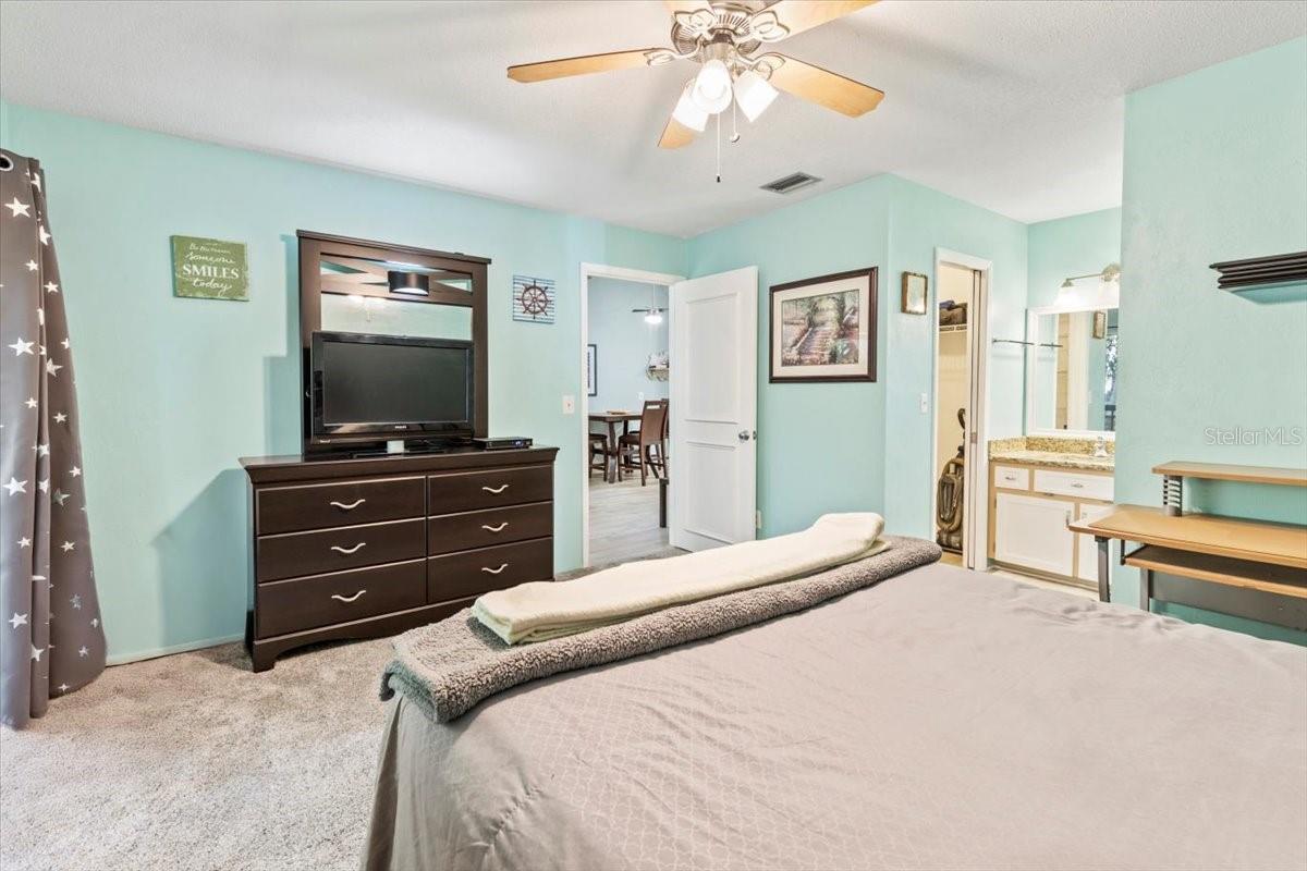 THOUSAND OAKS CONDO - Residential