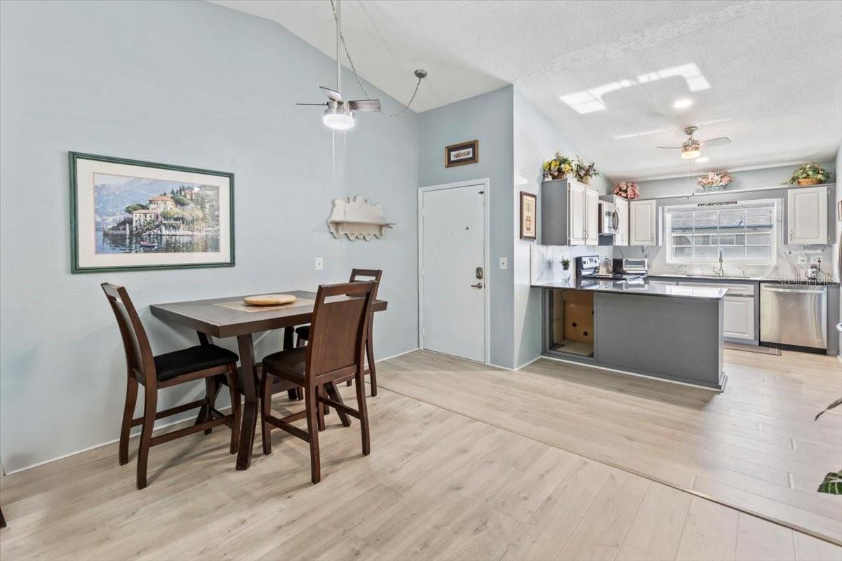 THOUSAND OAKS CONDO - Residential