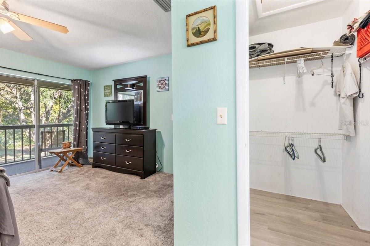 THOUSAND OAKS CONDO - Residential