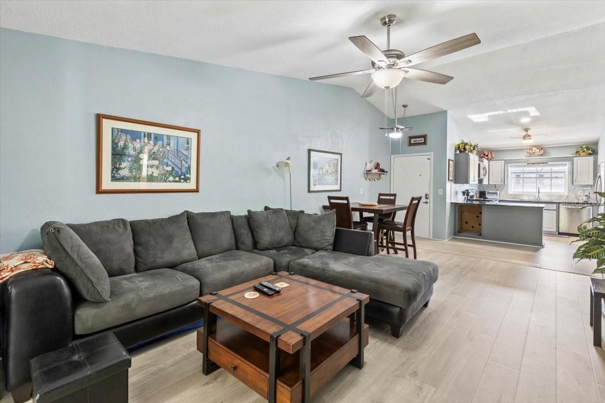 THOUSAND OAKS CONDO - Residential