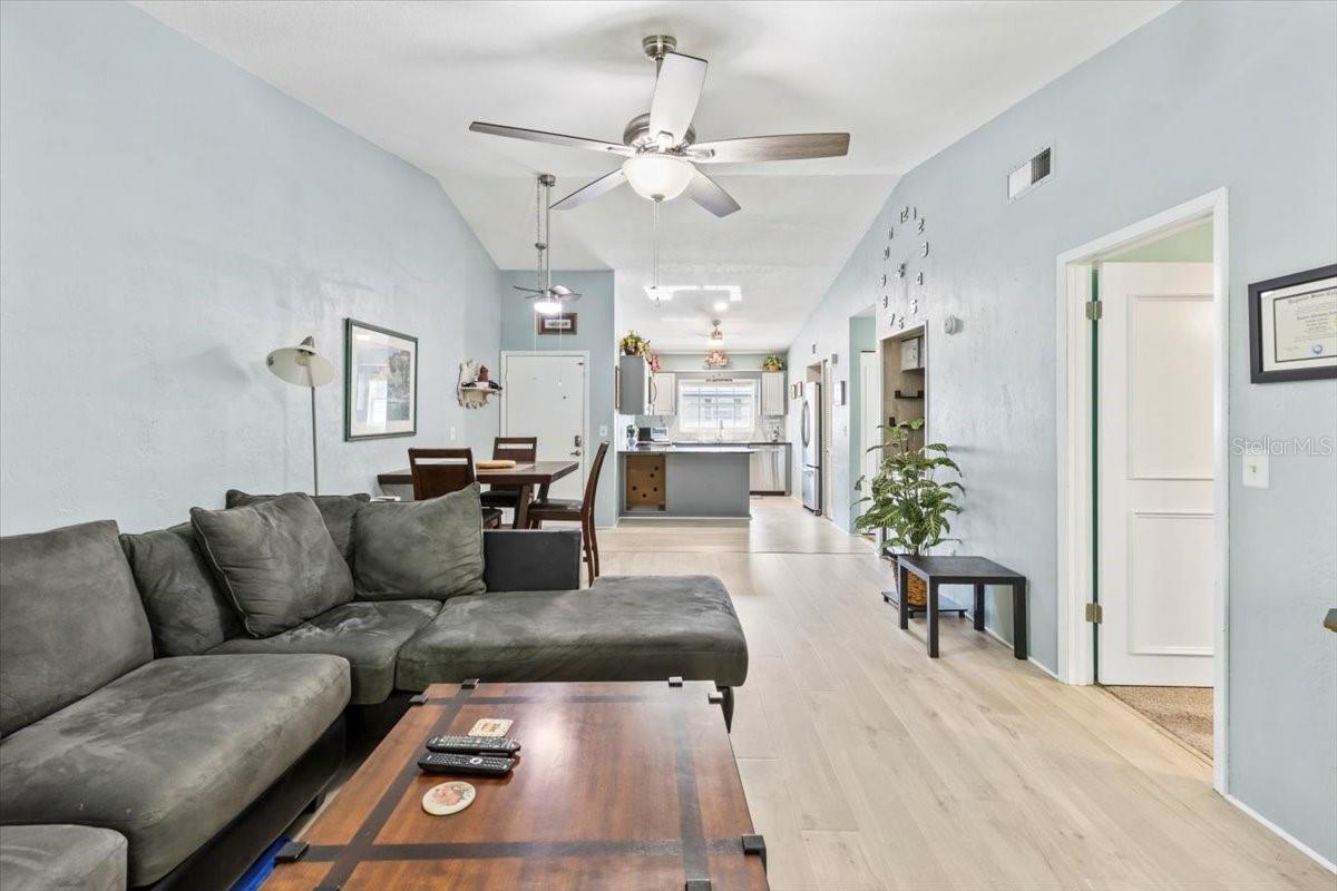 THOUSAND OAKS CONDO - Residential