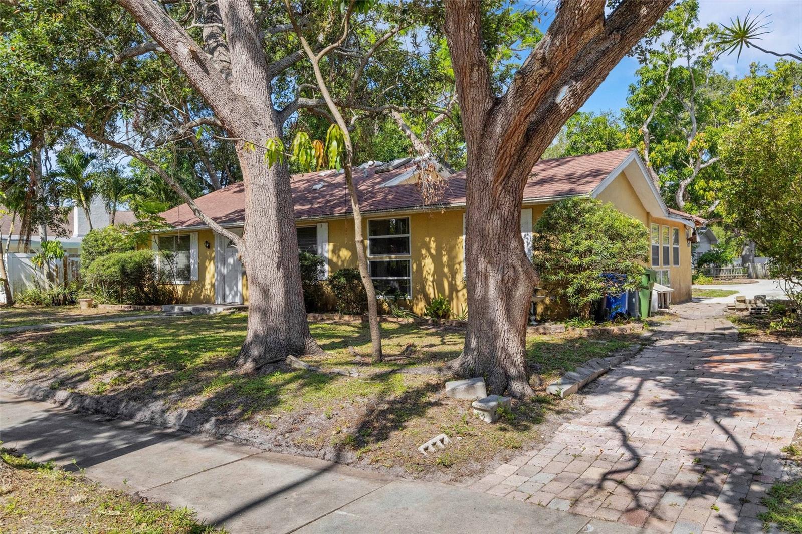 218 32ND STREET W