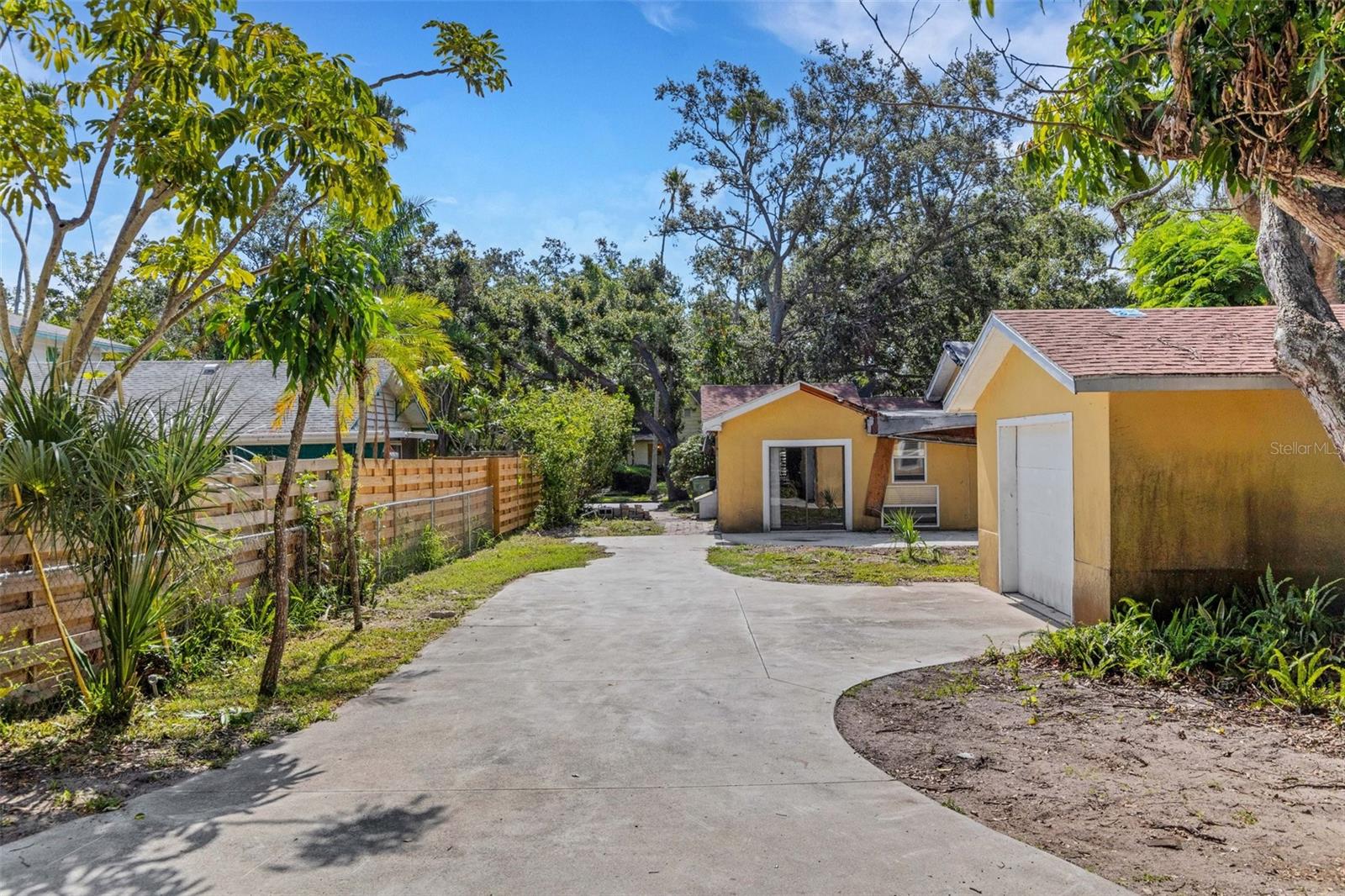 218 32ND STREET W