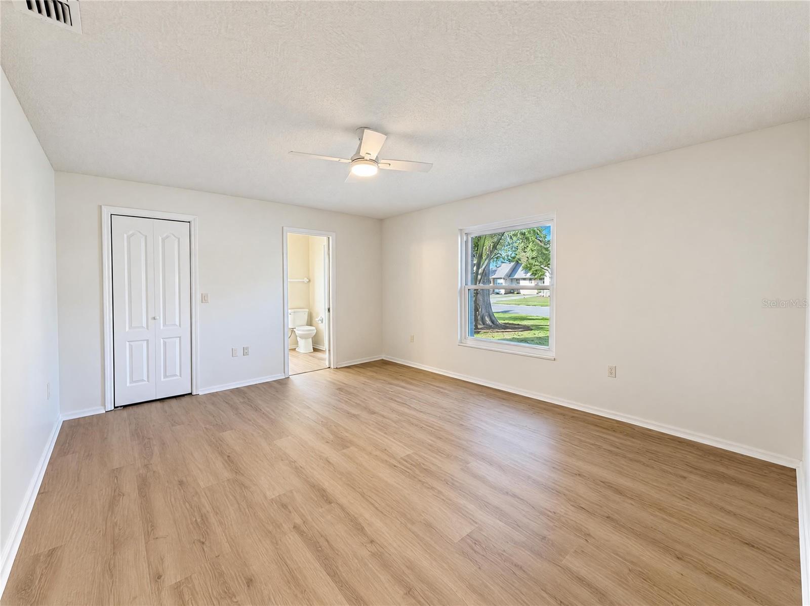 8421 CYPRESS LAKE CIRCLE, SARASOTA, FL, 34243 3 8421 CYPRESS LAKE CIRCLE
