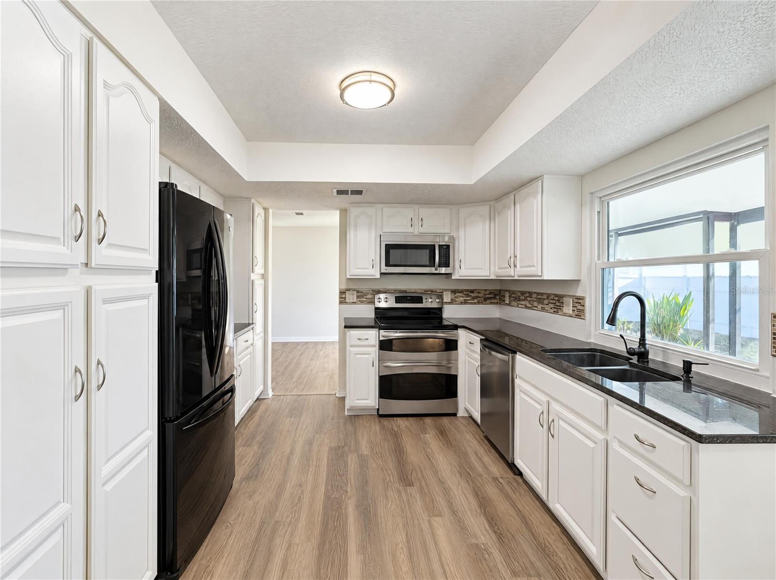 8421 CYPRESS LAKE CIRCLE, SARASOTA, FL, 34243 1 8421 CYPRESS LAKE CIRCLE