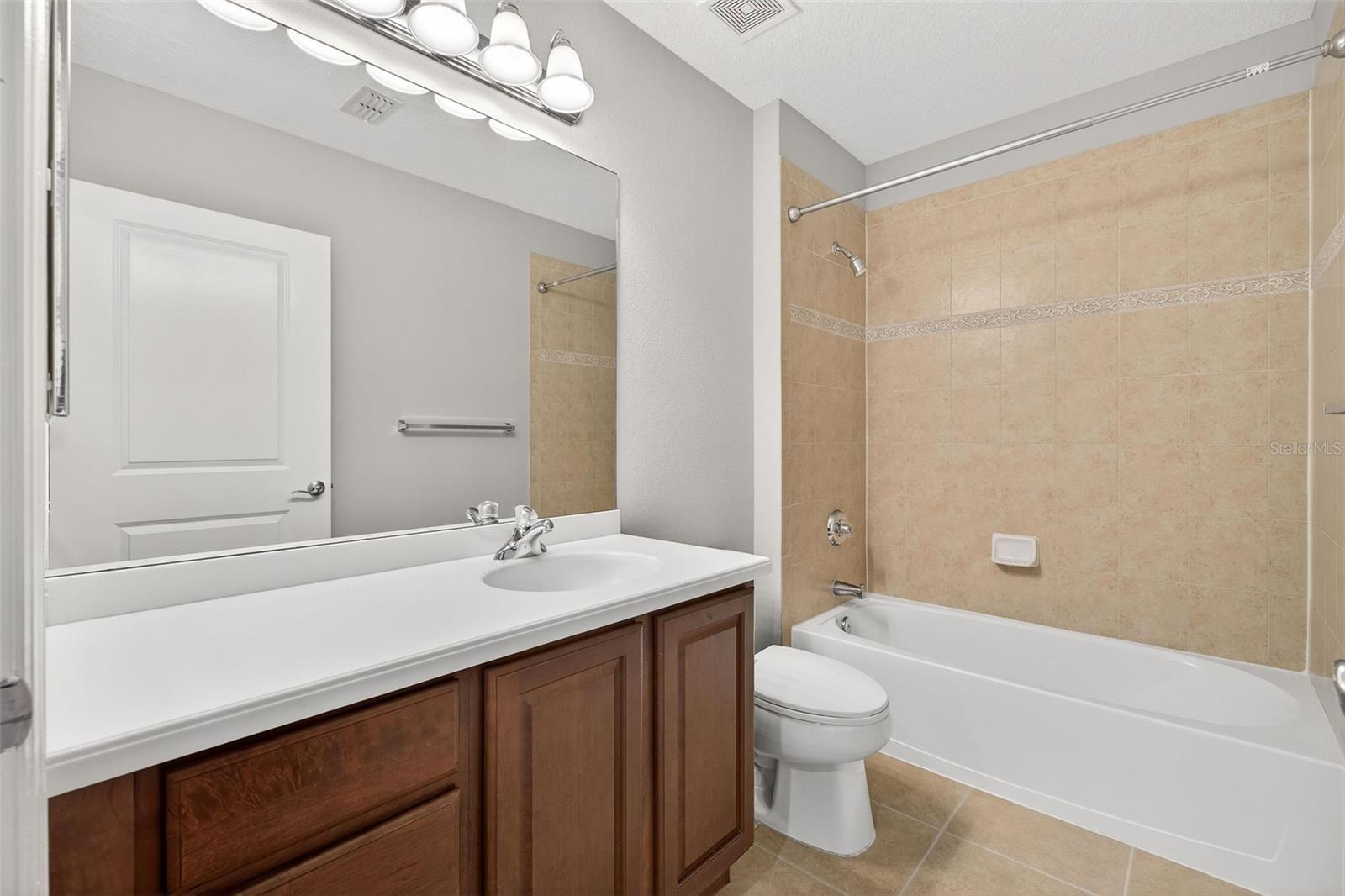 ARTISAN CLUB CONDO PH 4 - Residential