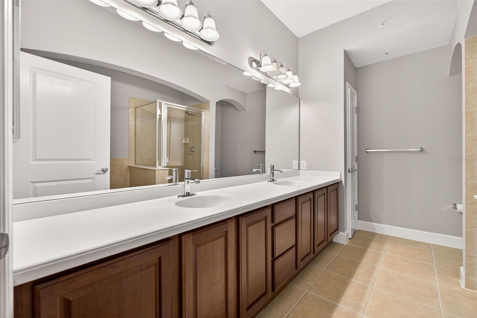 ARTISAN CLUB CONDO PH 4 - Residential