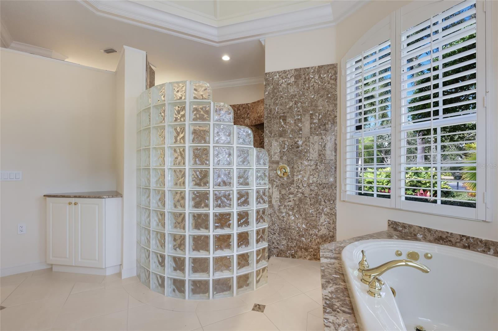 UNIVERSITY PARK COUNTRY CLUB - Residential