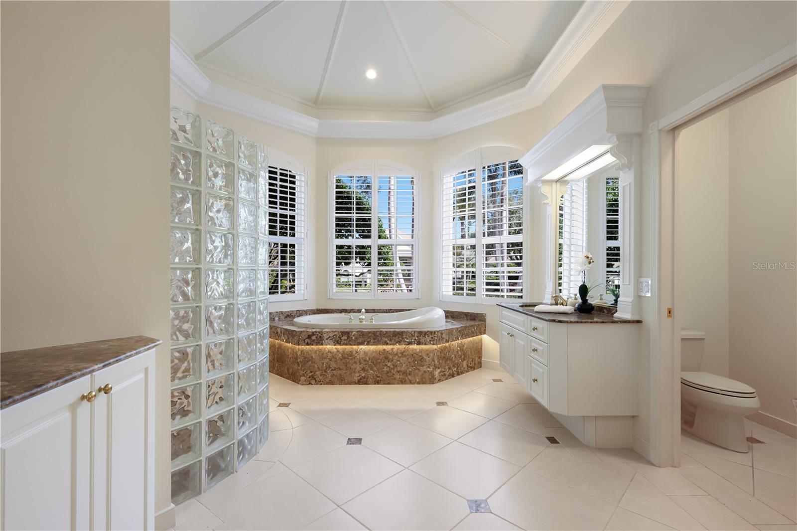 UNIVERSITY PARK COUNTRY CLUB - Residential