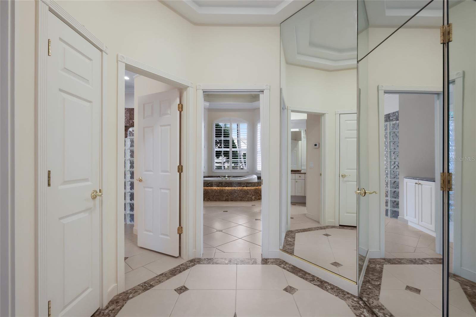 UNIVERSITY PARK COUNTRY CLUB - Residential