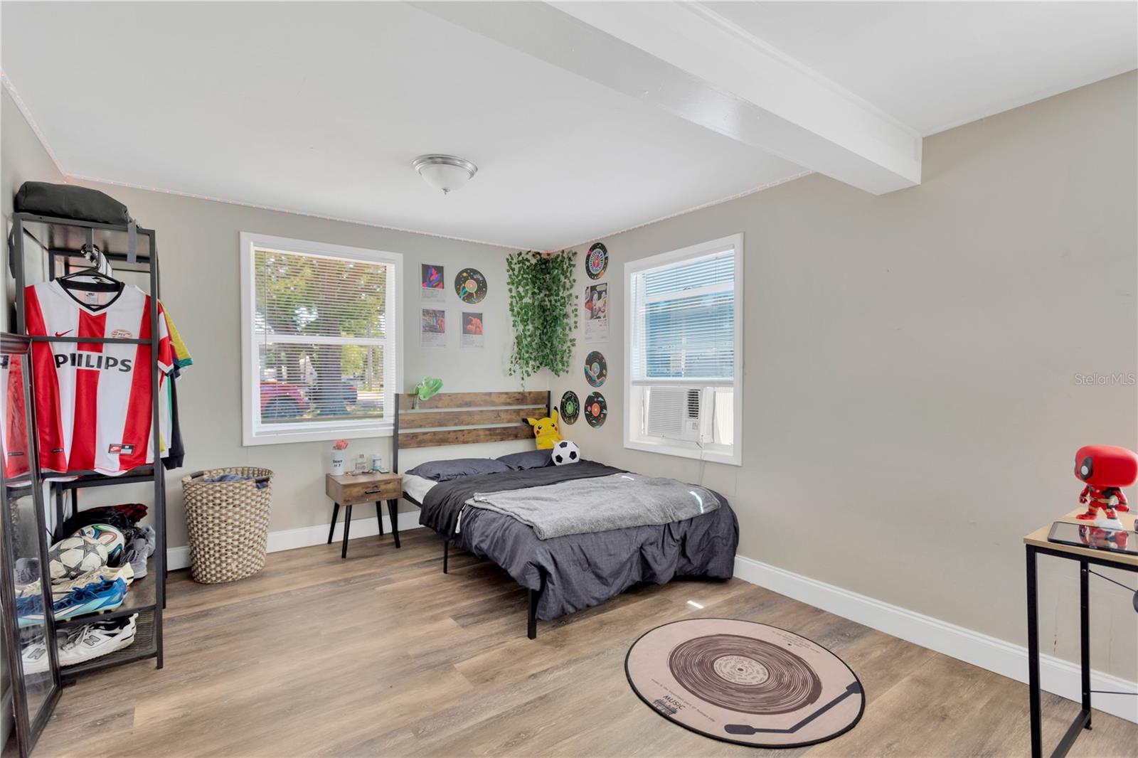 211 NW 8TH STREET