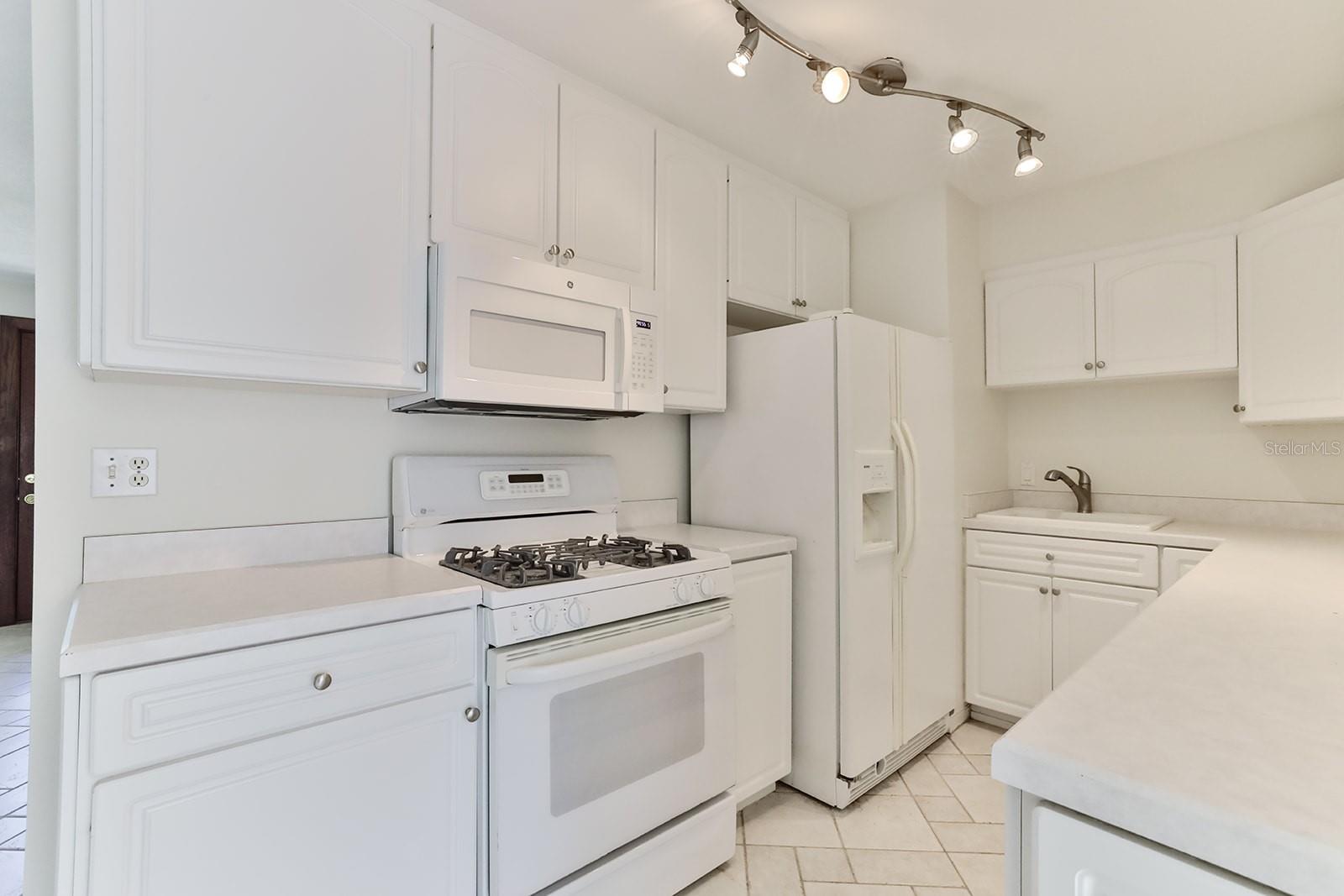 ELLISON HOMES - Residential