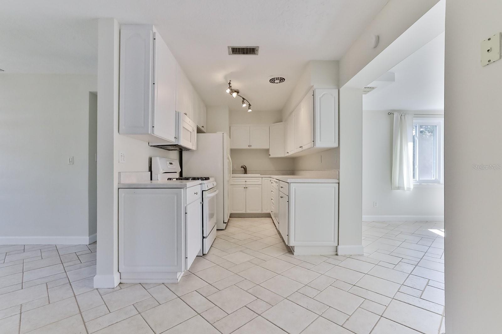 ELLISON HOMES - Residential