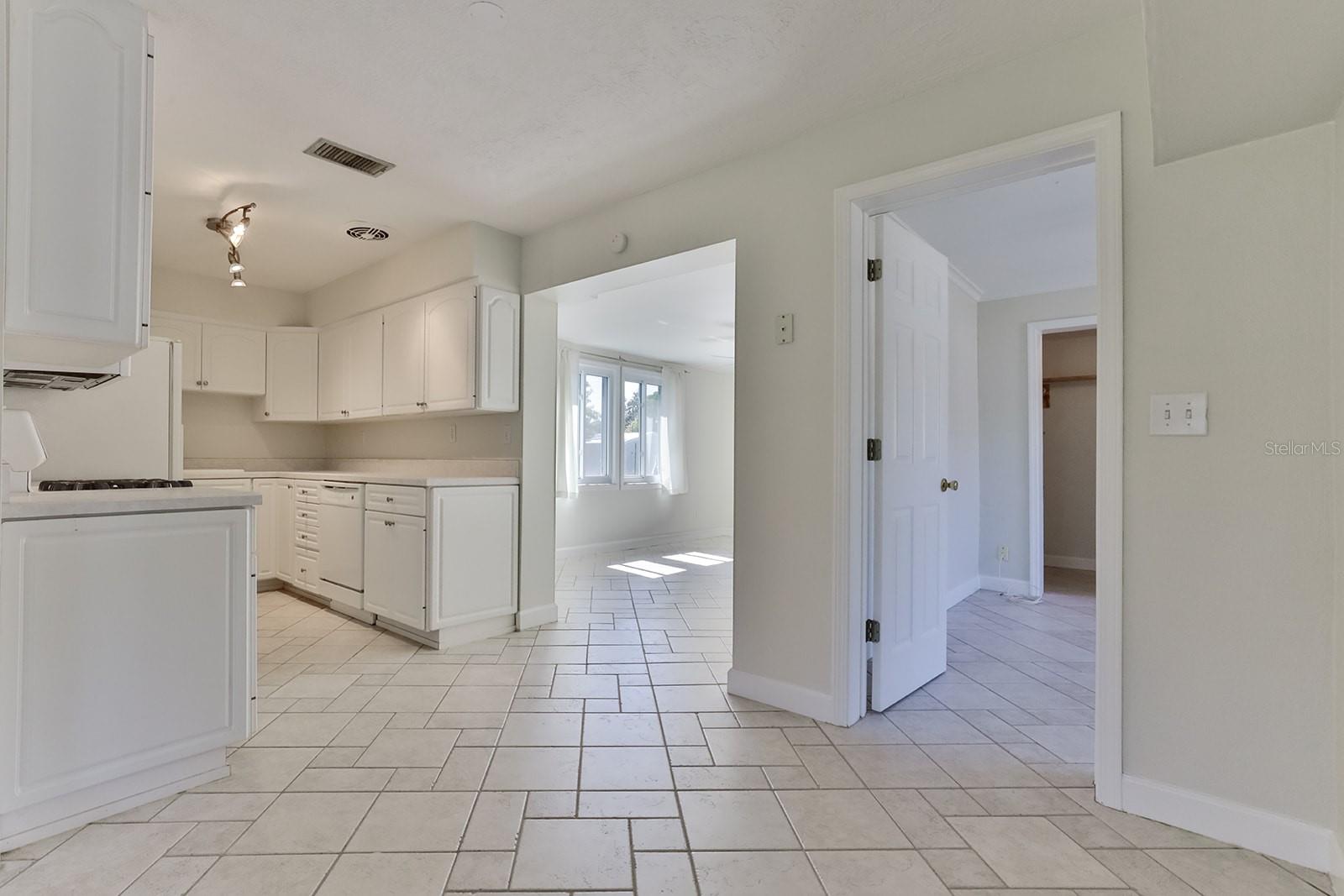 ELLISON HOMES - Residential