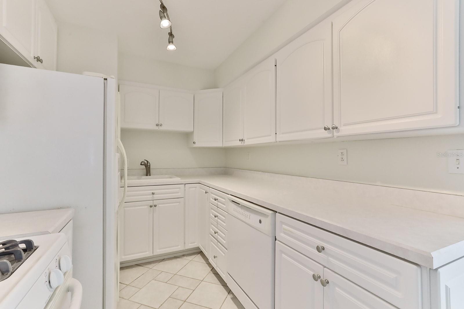 ELLISON HOMES - Residential