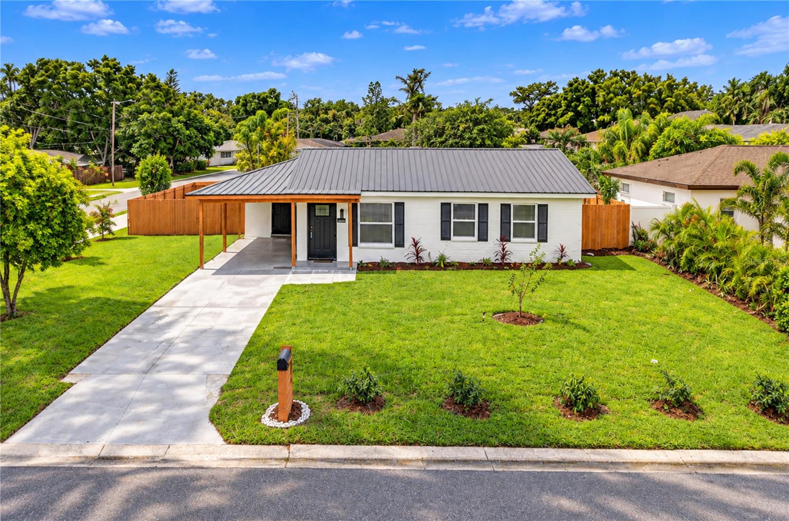 4000 W WALLACE AVENUE