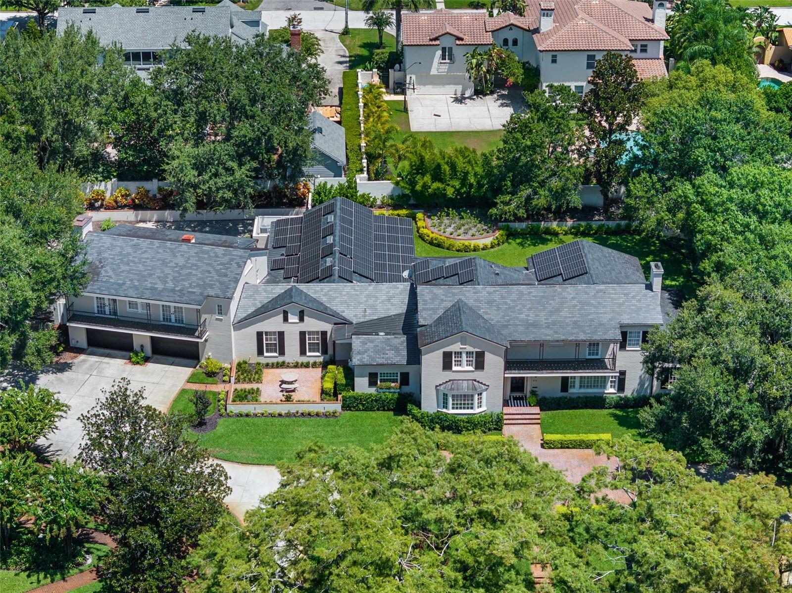 811 N LAKE ADAIR BOULEVARD