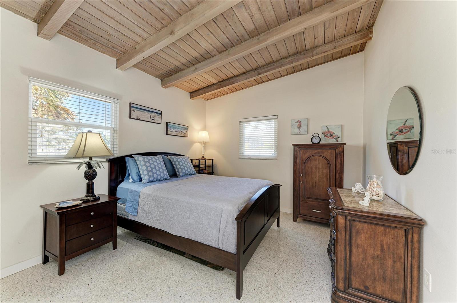 GOLDEN BEACH - Residential