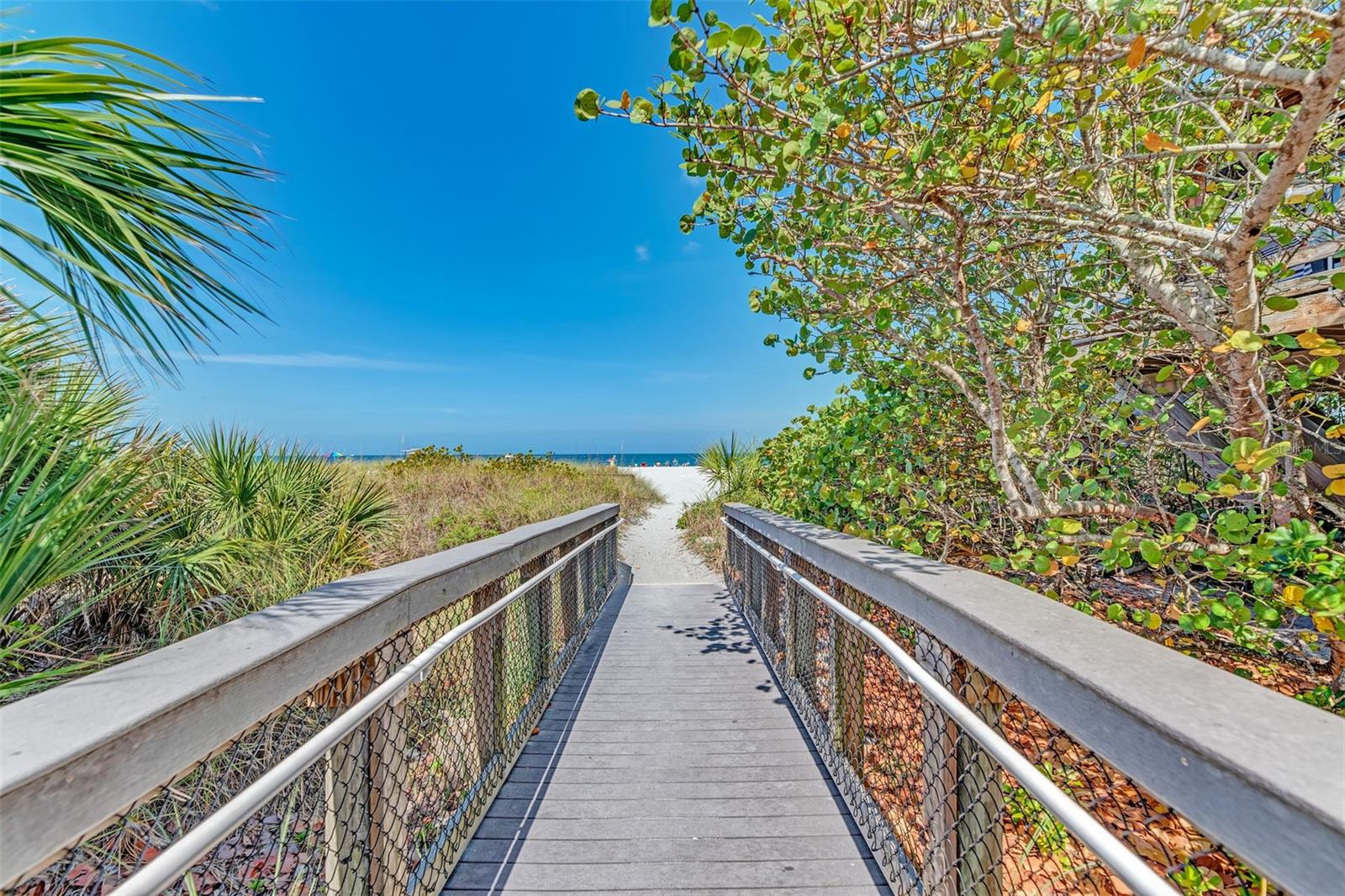 GOLDEN BEACH - Residential