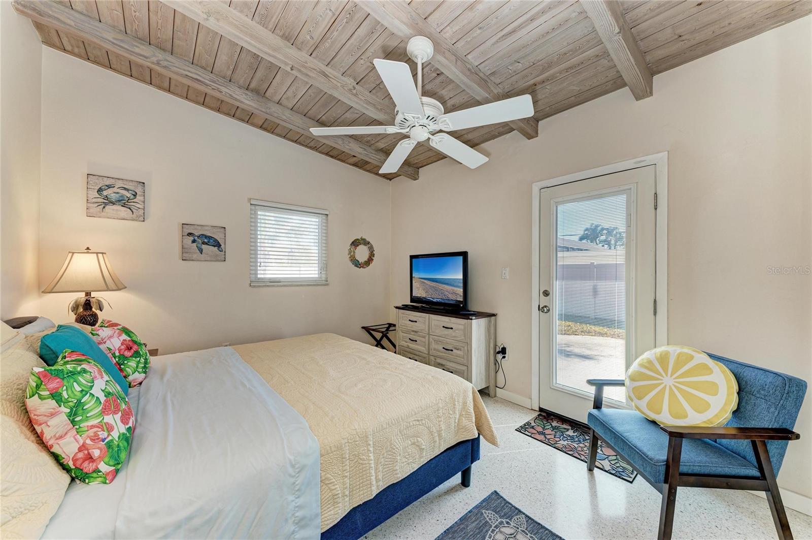 GOLDEN BEACH - Residential