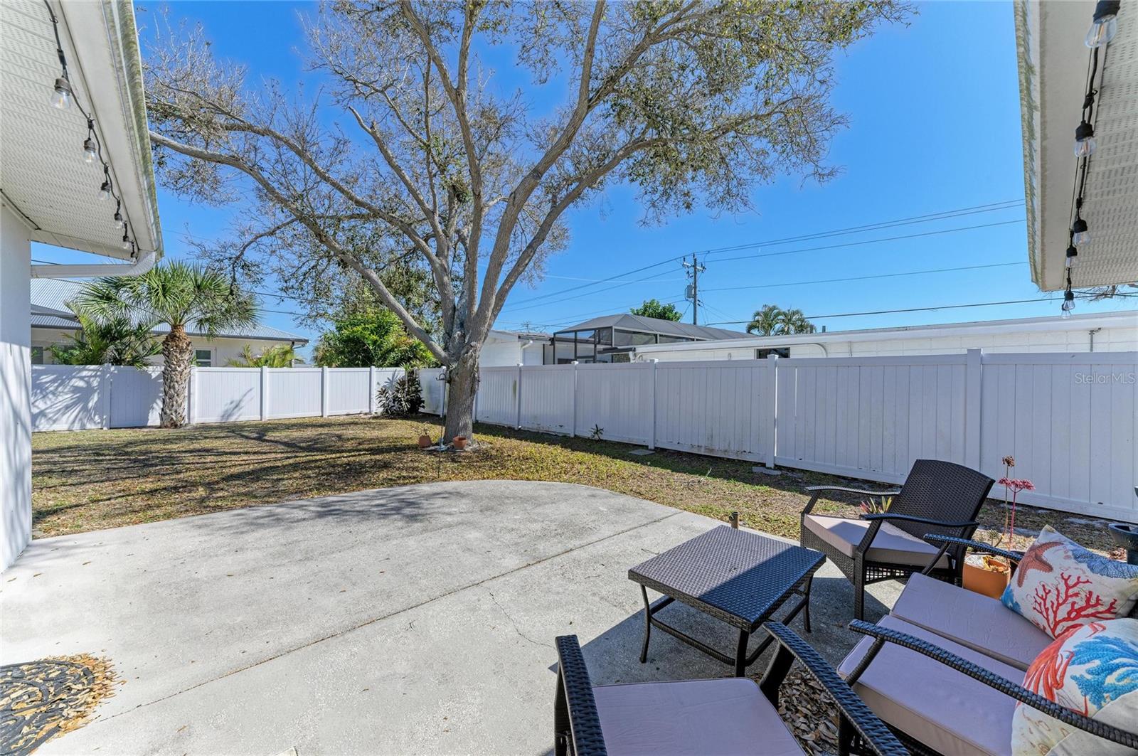 GOLDEN BEACH - Residential