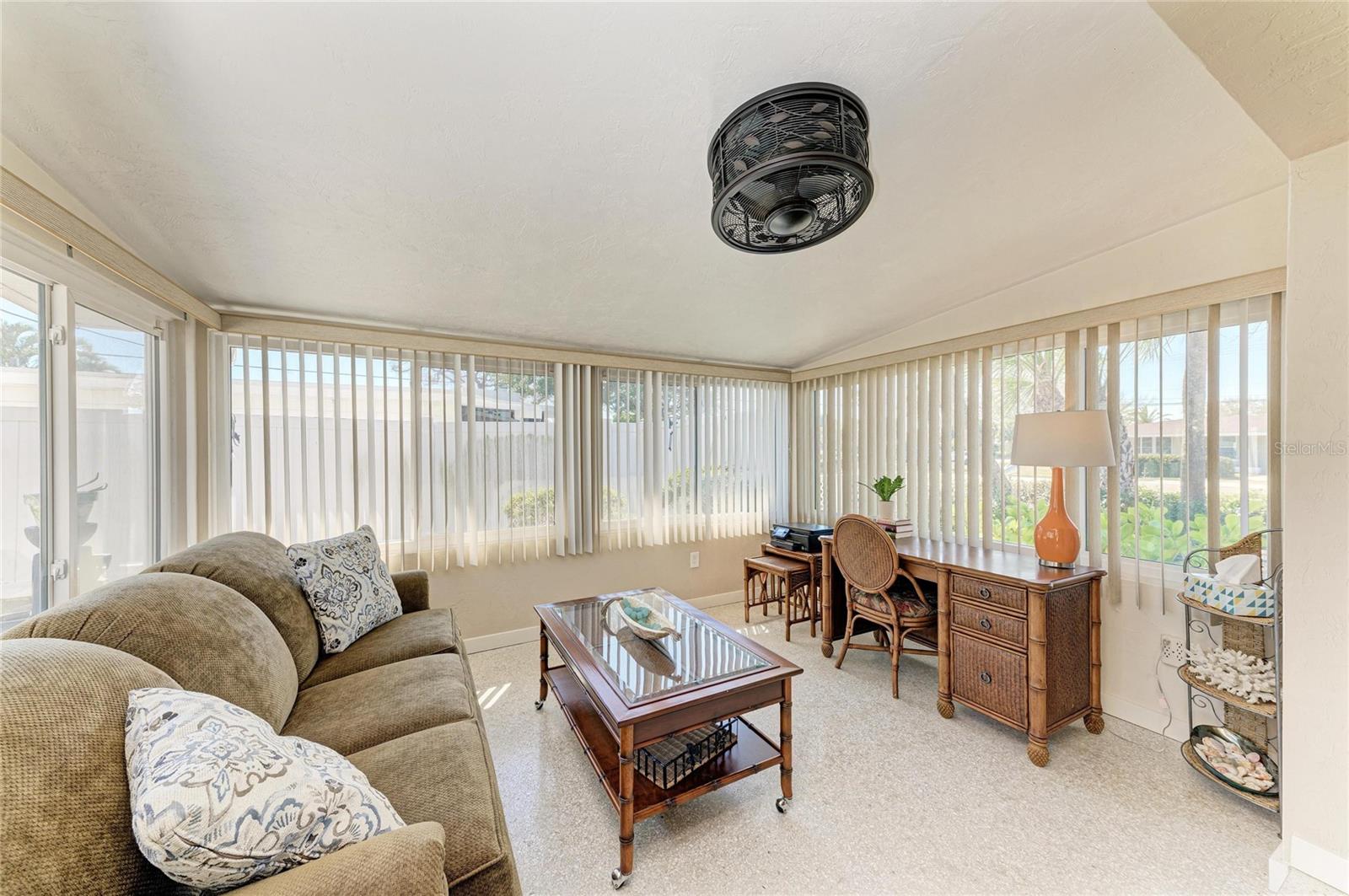 GOLDEN BEACH - Residential