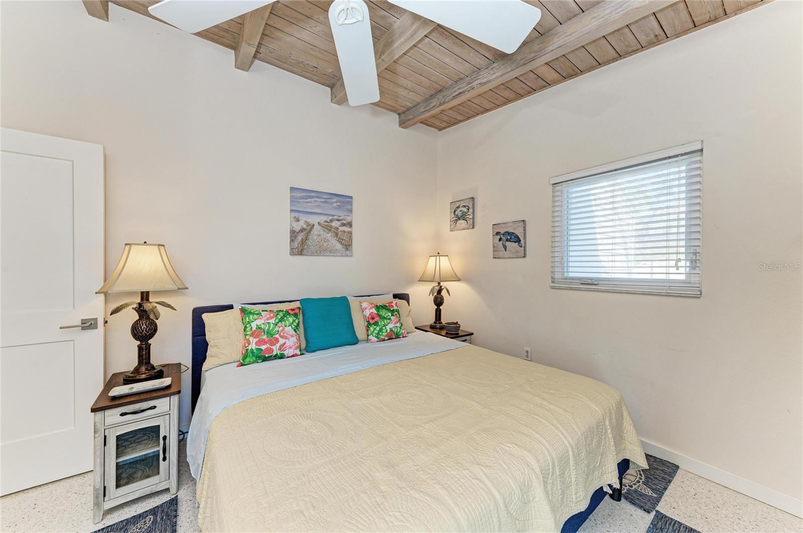 GOLDEN BEACH - Residential