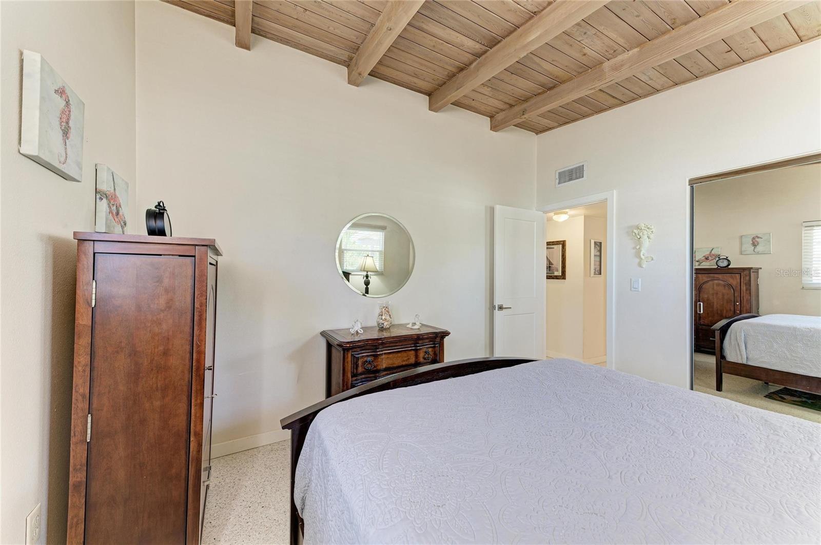 GOLDEN BEACH - Residential