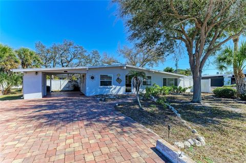 Photo of 817 Harbor Drive S, Venice, FL 34285 (MLS # A4684013)