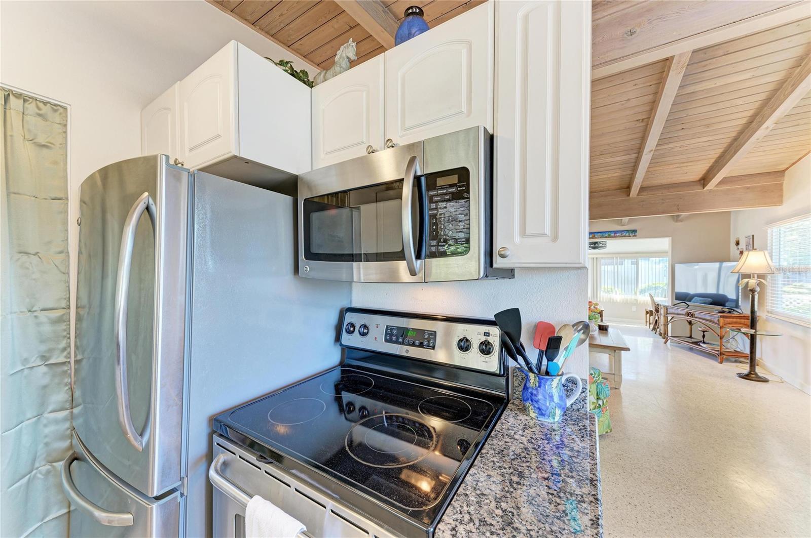 GOLDEN BEACH - Residential