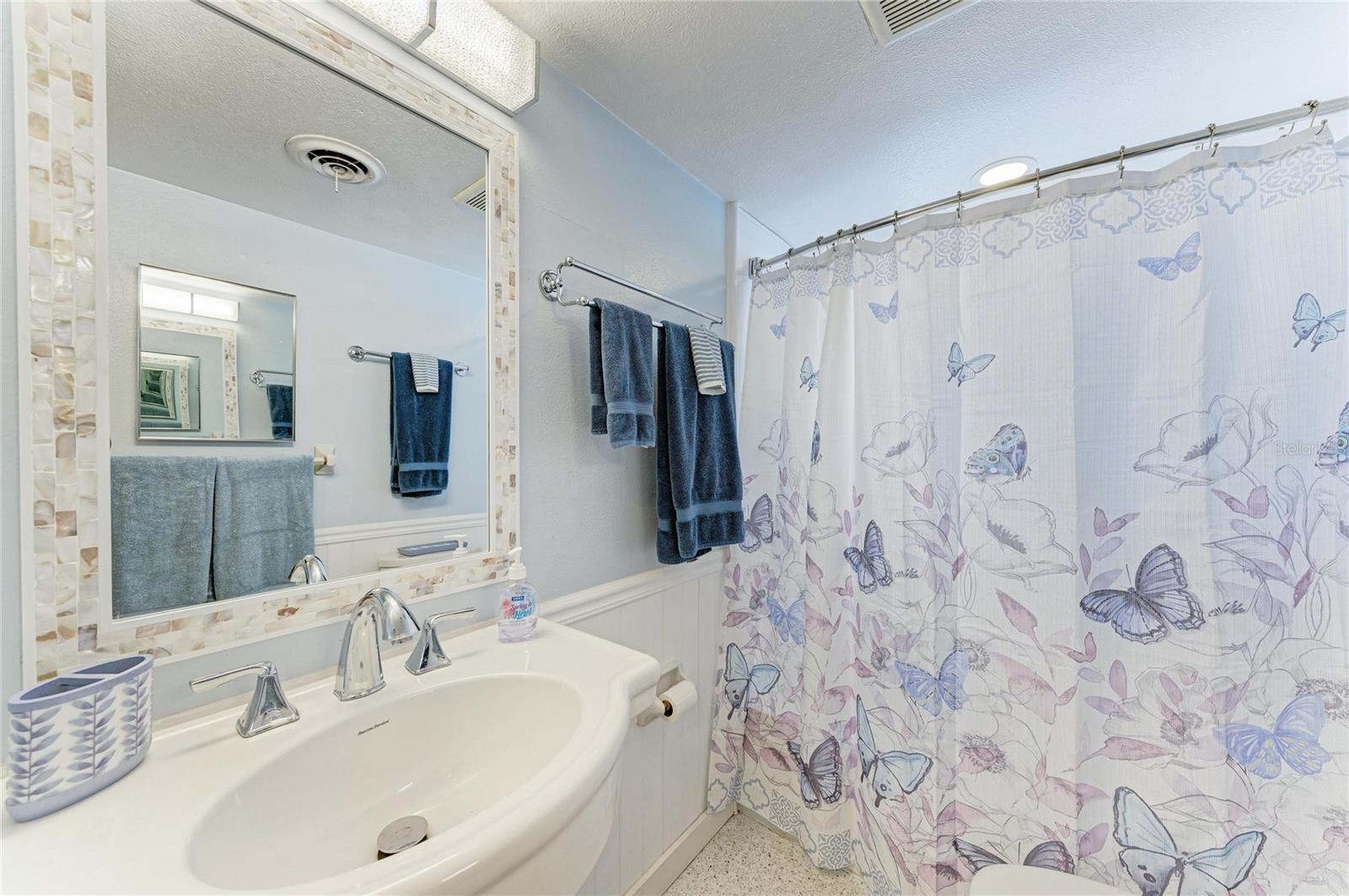 GOLDEN BEACH - Residential