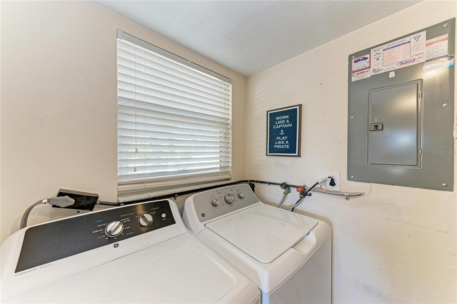 GOLDEN BEACH - Residential