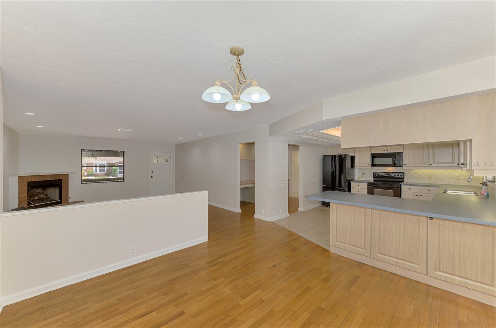 LAKE SARASOTA - Residential