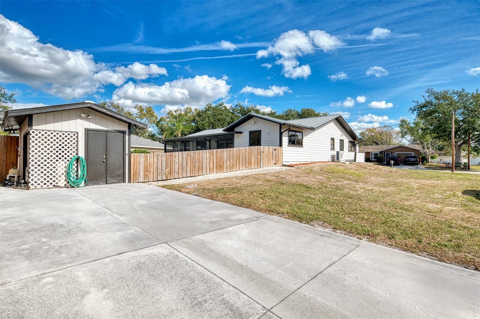 LAKE SARASOTA - Residential